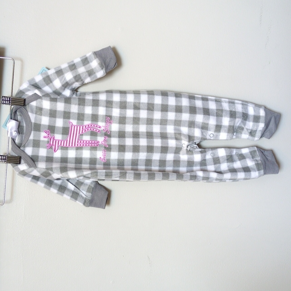 0-3 Months Bass Pro Shops Outdoor Kids Gray White Plaid Snap Sleeper Pink Deer